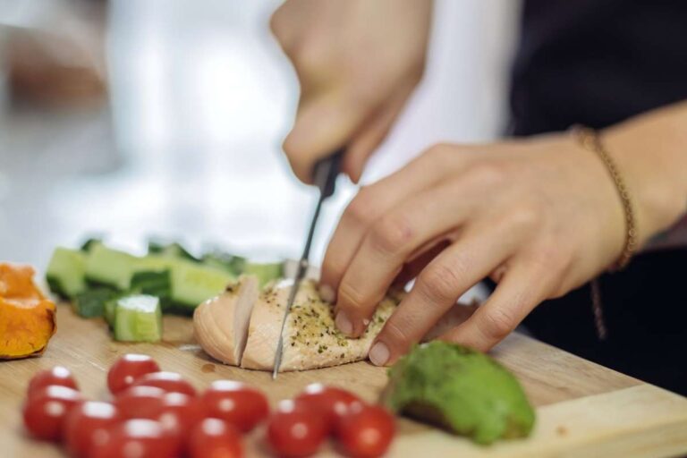 How to Reduce Broad Shoulders For Females: 6 Tips To Reduce Broad